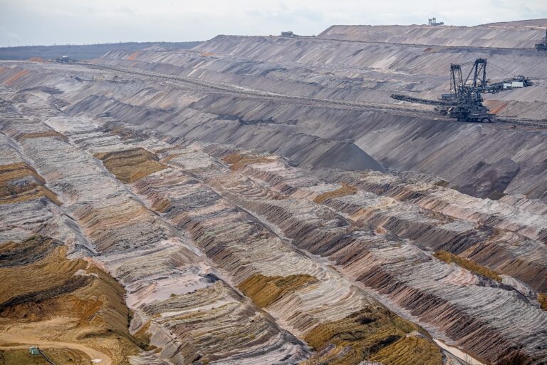 Com uma abordagem focada em inovação, sustentabilidade e soberania energética, o PlanGeo estabelece prioridades estratégicas para a pesquisa mineral em território brasileiro