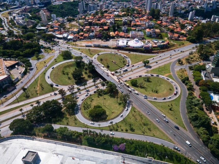 foto-reproducao-Facebook-BH-Shopping Com um orçamento estimado em R$ 40 milhões, a construção do viaduto integra um conjunto de quatro intervenções viárias estratégicas