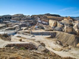 Os recursos da CFEM são aplicados em projetos voltados para infraestrutura, saúde, educação, saneamento, preservação ambiental e desenvolvimento urbano, com foco nas comunidades que convivem com os efeitos da mineração no dia a dia