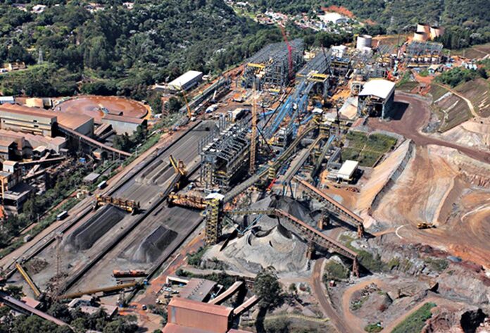 Se a Vale não cumprir essa condição, o aval concedido poderá ser invalidado, o que coloca pressão sobre a mineradora e abre espaço para um acompanhamento mais rigoroso das decisões que afetam diretamente o município