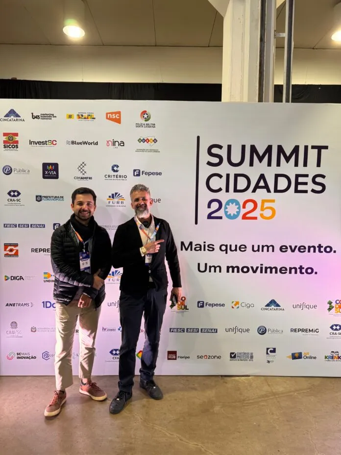 Compol-696x928.jpeg Com mais de mil participantes, o Compol 2025 promoveu uma intensa troca de experiências entre estratégias, académicos, jornalistas e gestores públicos.