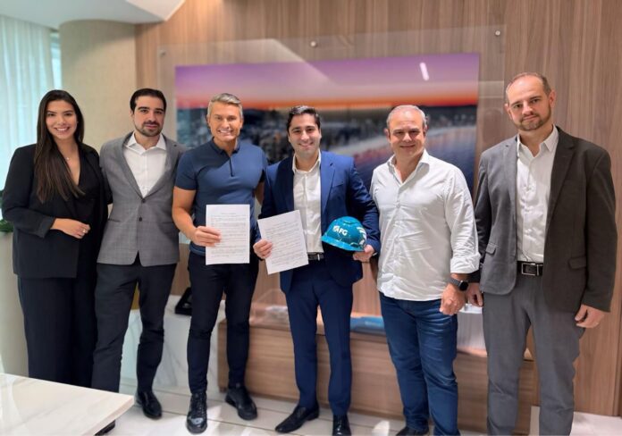 FG e ArcelorMittal.jpg Senna Tower avança com parceria estratégica e mais de 3 anos de colaboração técnica com gigante do aço. FG Empreendimentos consolida acordo com ArcelorMittal e inicia nova fase rumo à construção do icônico arranha-céu de Balneário Camboriú