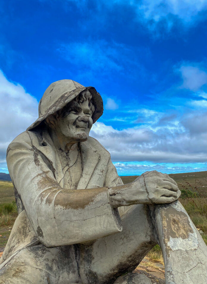 Juquinha A estátua do Juquinha, tombada pelo município de Santana do Riacho, integra a Rota Estrada Cênica da Cordilheira do Espinhaço, projeto que conecta cerca de 250 km de atrativos naturais e culturais em 11 cidades da região