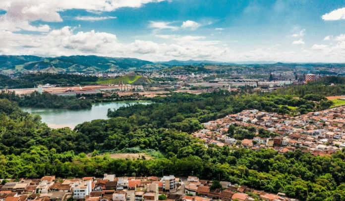 Usiminas divulga Relatório de Sustentabilidade 2024 Para o diretor de Sustentabilidade da Usiminas, Roberto Maia, o documento é uma ferramenta essencial para comunicar os avanços da empresa e o caminho adotado rumo a uma atuação mais responsável