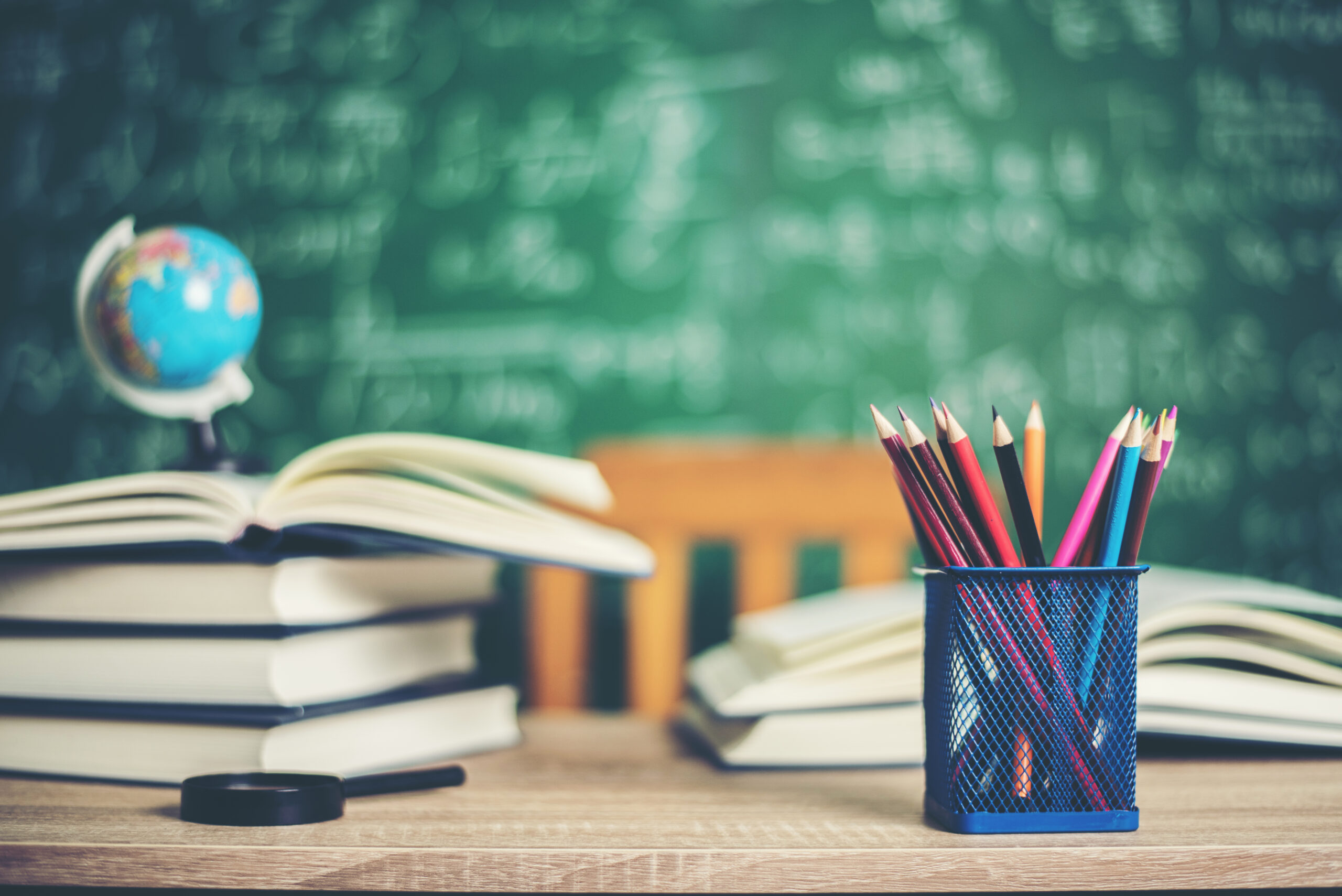 book with green board background O período de inscrição será entre os dias 4 e 15 de agosto de 2025, exclusivamente pelo site da Prefeitura. O processo é totalmente gratuito
