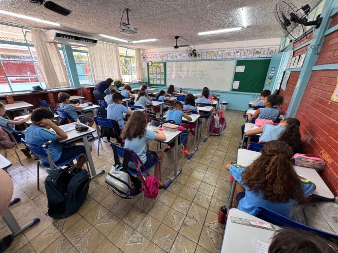 sala de aula (2) Na avaliação do Judiciário, a greve das atividades escolares poderia impactar diretamente milhares de alunos e suas famílias, principalmente crianças e adolescentes que dependem da rotina escolar