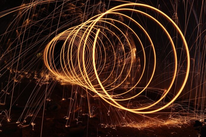 steel-wool-458840_1280 Com o aumento expressivo das tarifas em cima do aço, especialistas apontam para uma possível reorganização das rotas comerciais globais, aumento dos preços e maior pressão sobre os setores industriais que dependem da matéria-prima importada