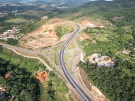 A apenas 87,8 km de Belo Horizonte, São Gonçalo do Rio Abaixo se posiciona como um ponto logístico essencial para a Região Metropolitana e o Vale do Aço