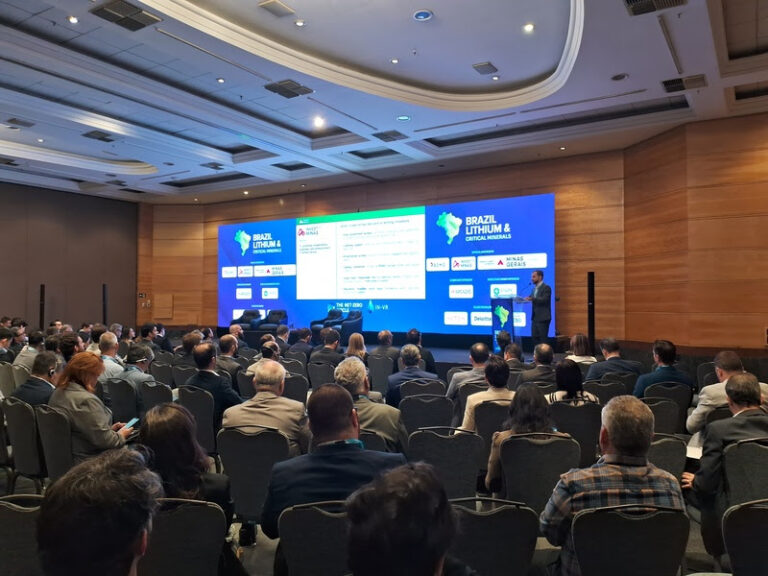 Brazil Lithium & Critical Minerals Summit reúne 25 delegações e consolida Minas como polo estratégico de minerais críticos