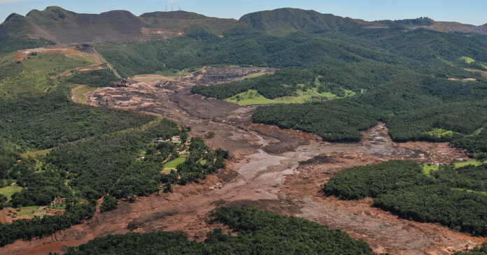 20241104_barragem-brumadinho O valor será repassado por meio do Fundo Estadual de Saúde e tem como objetivo melhorar a qualidade do atendimento à população da região, que ainda sente os efeitos das tragédias ambientais e humanas causadas pelo rompimento da barragem