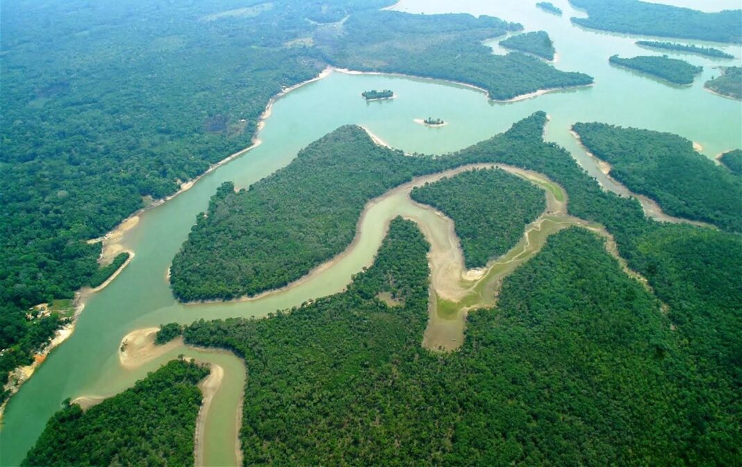Bacia do Rio Parnaíba A pesquisa, que abrangeu formações geológicas de cerca de 400 milhões de anos, indicou que a Bacia do Parnaíba possui teores impressionantes de fósforo (16%) e elementos terras raras, com até 2,3%