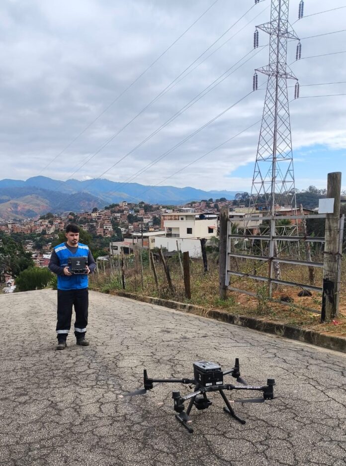 DRONE Com o reforço dessas medidas, a administração municipal busca reduzir os índices de infestação pelo Aedes aegypti e, consequentemente, prevenir surtos das doenças transmitidas pelo mosquito