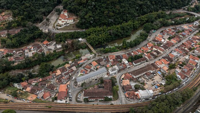 ICMS cultural e turismo (1) O ICMS Turismo é uma política pública do Estado de Minas Gerais que destina parte da arrecadação estadual para apoiar municípios que comprovam ações eficientes na gestão do turismo