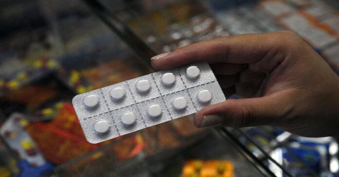 O Brasil também depende da importação de medicamentos patenteados, especialmente aqueles voltados para o tratamento de doenças raras ou que incorporam tecnologia de ponta.