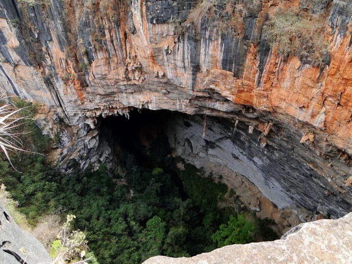 Parque Nacional Cavernas do Peruaçu Parque Nacional Cavernas do Peruaçu, que fica no Norte de Minas é o primeiro Patrimônio Natural Mundial do estado e reúne sítios arqueológicos, cânions e comunidades tradicionais