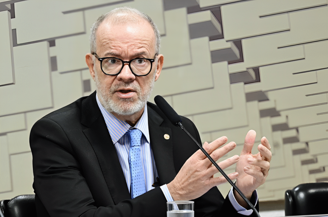 Diante do interesse crescente das potências globais, especialistas defendem que o Brasil adote uma postura estratégica para proteger seus recursos e garantir que a exploração dos minerais críticos seja feita com valor agregado, desenvolvimento tecnológico e retorno social