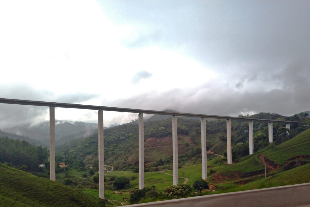 Obra no viaduto entra na fase final no sentido Vale do Aço e deve garantir mais fluidez e segurança para motoristas que passam por Antônio Dias