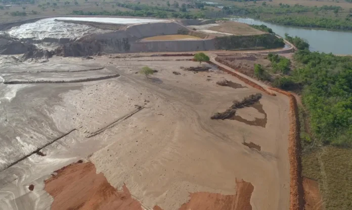 barragens O alerta da ANA ressalta a importância da vigilância constante e da adequação das barragens para garantir a segurança das populações e a proteção dos recursos hídricos no Brasil.