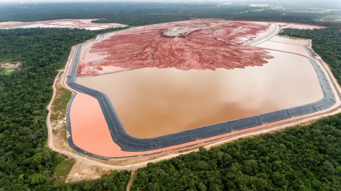 De acordo com dados do Sistema Integrado de Gestão de Segurança de Barragens de Mineração (SIGBM), o estado apresenta 25 estruturas com algum tipo de emergência. Nacionalmente, o Brasil possui 74 barragens em risco, com problemas físicos registrados