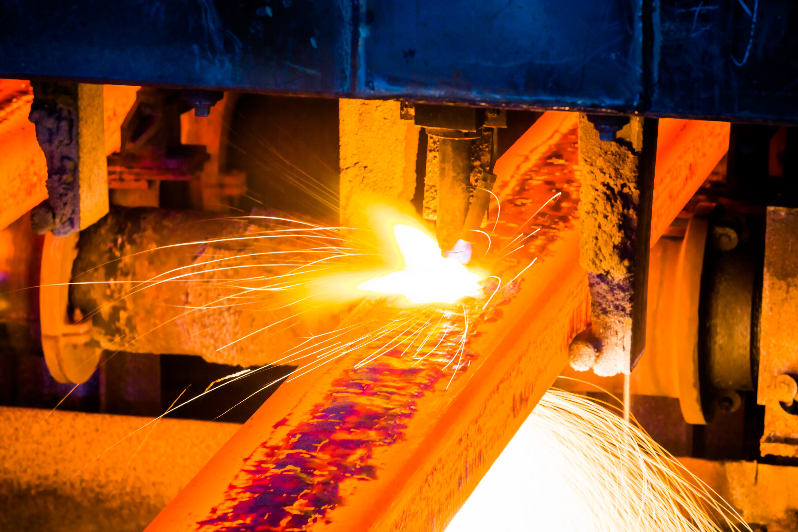 interior view of a steel factory Empresários e entidades do setor de siderurgia esperam negociações que possam amenizar o impacto do tarifaço de Trump e manter as exportações brasileiras de aço e ferro em alta