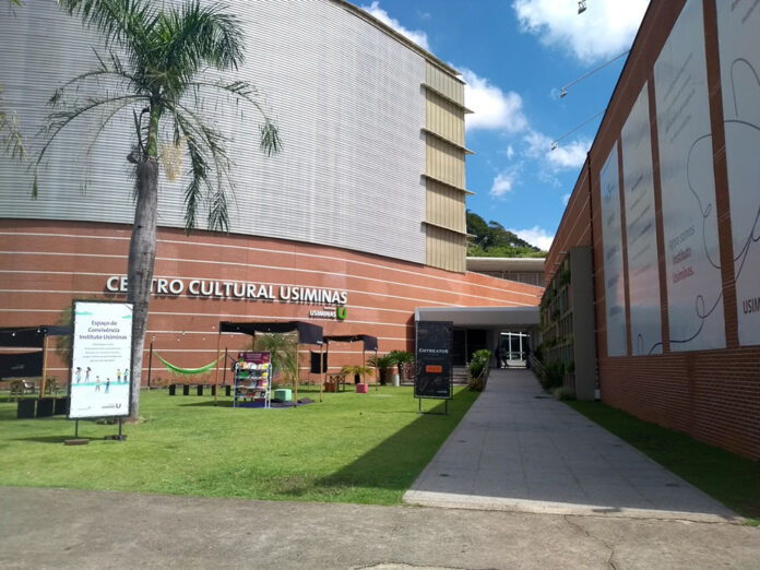 jardim_externo_centro_cultural_usiminas As atividades no Instituto Usiminas, que integram a Ação Educativa, são direcionadas a escolas, instituições sociais e ao público em geral