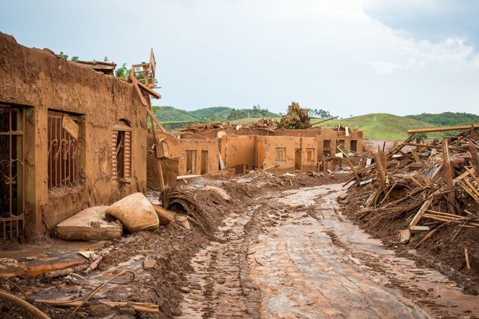Com o encerramento do prazo, os atingidos pela barragem em Mariana precisam tomar uma decisão importante: aderir ao PID no Brasil ou aguardar os desdobramentos da ação internacional que tramita em Londres