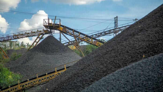 minério de ferro Exportações de minério de ferro devem continuar semelhantes aos primeiros meses de 2025 segundo especialistas.