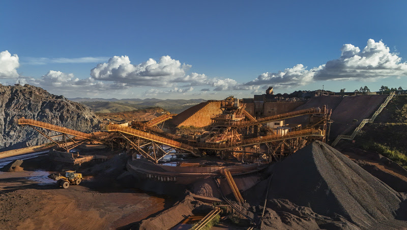 A nova tarifa americana pode ter um efeito cascata sobre os investimentos projetados para o setor mineral brasileiro.