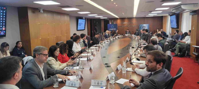 Durante a reunião, foram apresentados relatórios técnicos organizados em quatro eixos principais para a BR-040 e BR-356: segurança viária, intervenções e manutenção, desenvolvimento e sustentabilidade e infraestrutura no sistema viário