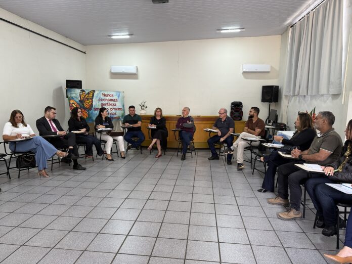 De acordo com o prefeito, a situação fiscal tem se agravado diante da queda na arrecadação municipal e do aumento contínuo das despesas