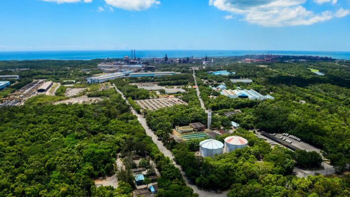 De acordo com relatos enviados ao Instituto Estadual de Meio Ambiente e Recursos Hídricos (Iema), o mau cheiro vindo da ArcelorMittal tem provocado mal-estar físico entre os moradores, incluindo sintomas como irritação ocular, náuseas e desconforto na garganta