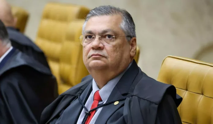 Na decisão, Flavio Dino foi claro ao afirmar que, a partir de agora, estados e municípios estão proibidos de abrir novos processos em tribunais estrangeiros. Essa medida visa preservar a soberania do país e reforçar a competência do Judiciário brasileiro