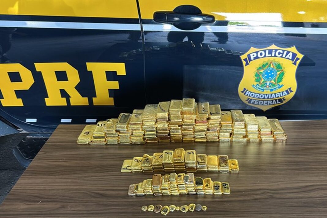 ouro Quando se trata de apreensões de ouro, o processo é bem diferente do que acontece com outros tipos de contrabando, como drogas, que são incineradas logo após a apreensão