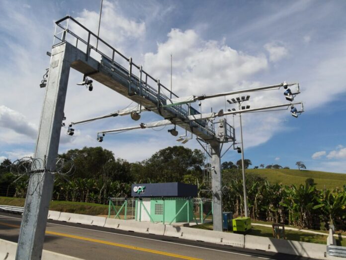 A previsão é de que, com a nova cobrança de pedágio, a manutenção e melhorias na infraestrutura da rodovia possam avançar, garantindo mais segurança e conforto para os usuários