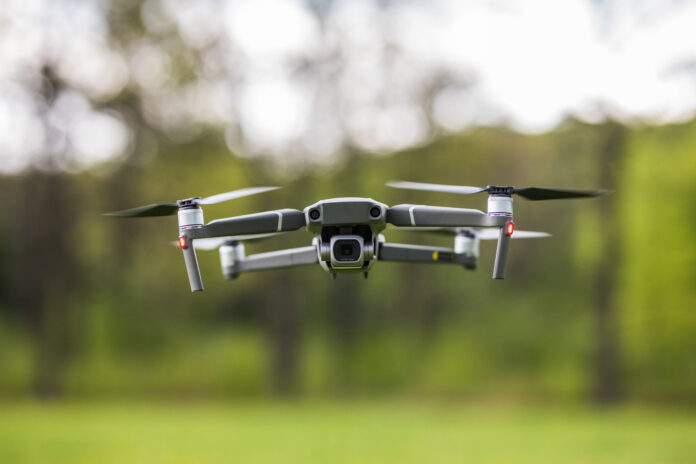 Com o uso de drones, a Alcoa consegue monitorar grandes áreas de forma rápida e eficaz, identificando pontos críticos que necessitam de atenção especial