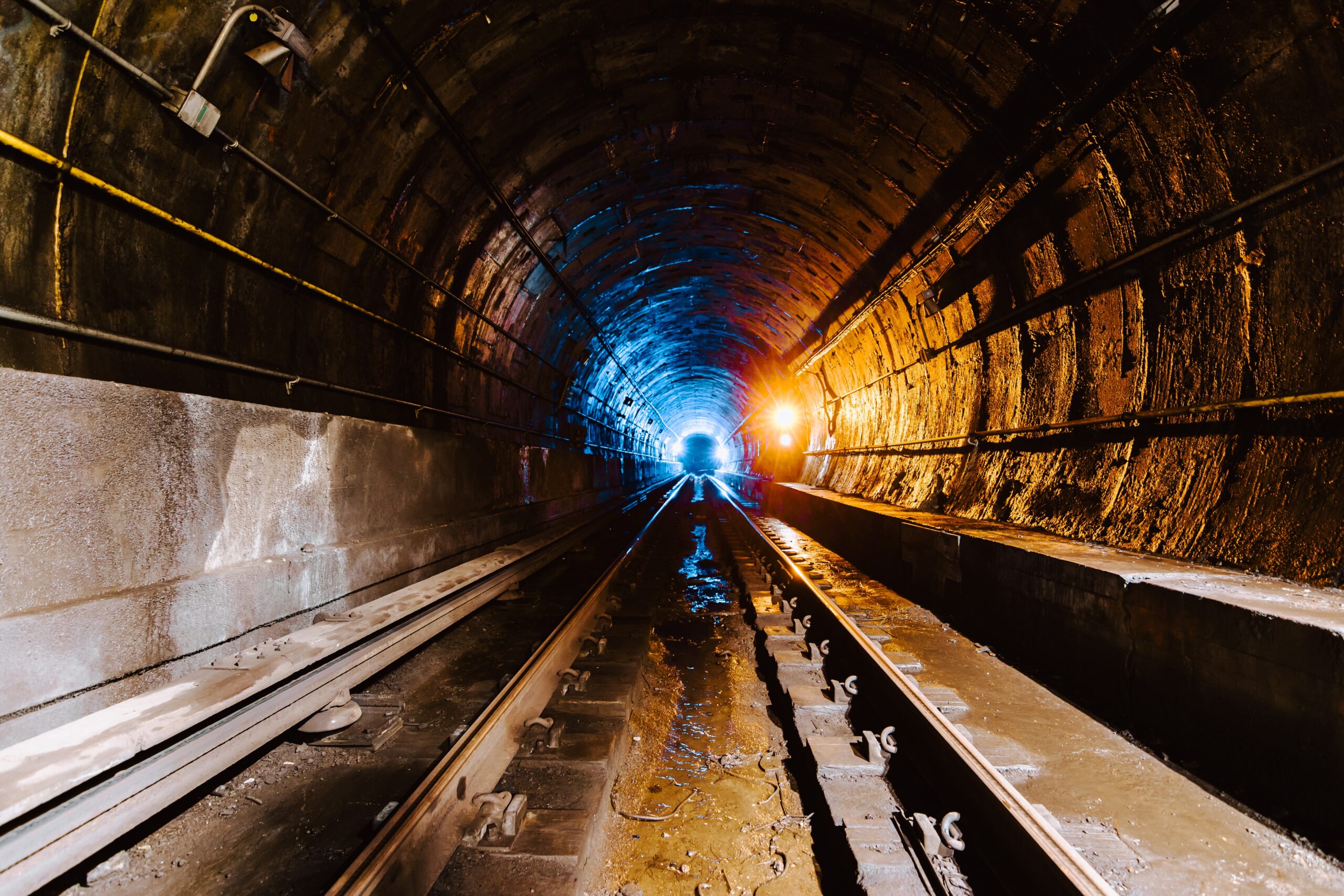 Underground tunnel and the railway in New York City, United States No próximo dia 23 de setembro, em Brasília, a Associação Brasileira de Empresas de Pesquisa Mineral e Mineração (ABPM) promoverá o seminário