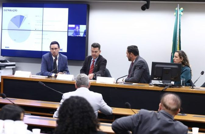 unnamed (2) Durante a audiência, Waldir Salvador, consultor da AMIG Brasil, destacou a grande perda de recursos devido à sonegação de CFEM