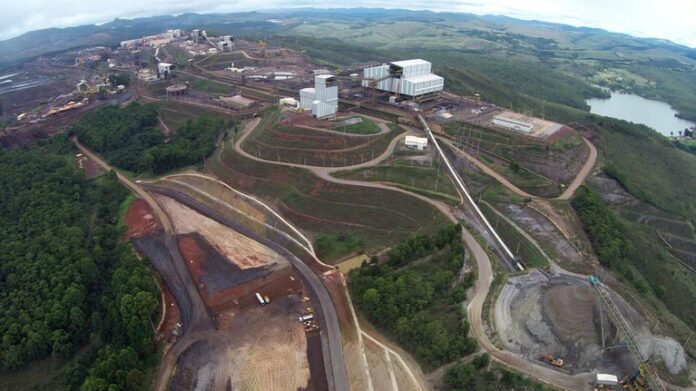 vale-agu A ação alega que a Vale invadiu a área destinada ao mineroduto e, sem autorização, realizou atividades de mineração no local