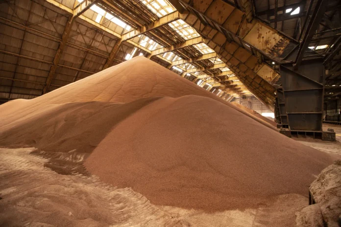 Brasil pode ampliar produção nacional com parceria entre SGB e nova operadora da única mina de potássio do país, localizada em Sergipe.