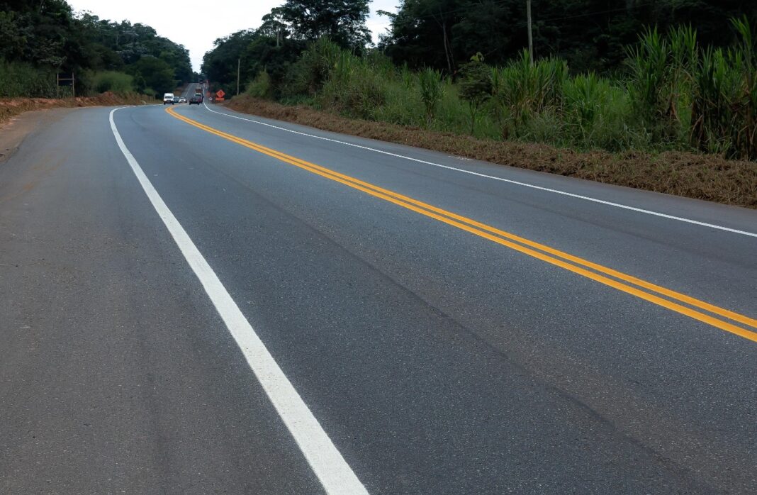 Em seis meses, a Nova 381 recupera 320 km da BR-381 entre Caeté e Governador Valadares, com melhorias em sinalização, segurança e limpeza. Pedágio começa em breve.