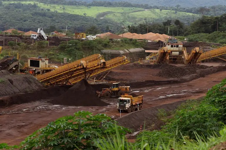 brumadinho_caminhao_tabia_rego_ab Embora o motorista não estivesse presente no momento do acidente em Brumadinho, o TST entendeu que as condições de risco em que ele trabalhava eram suficientes para justificar a rescisão do contrato