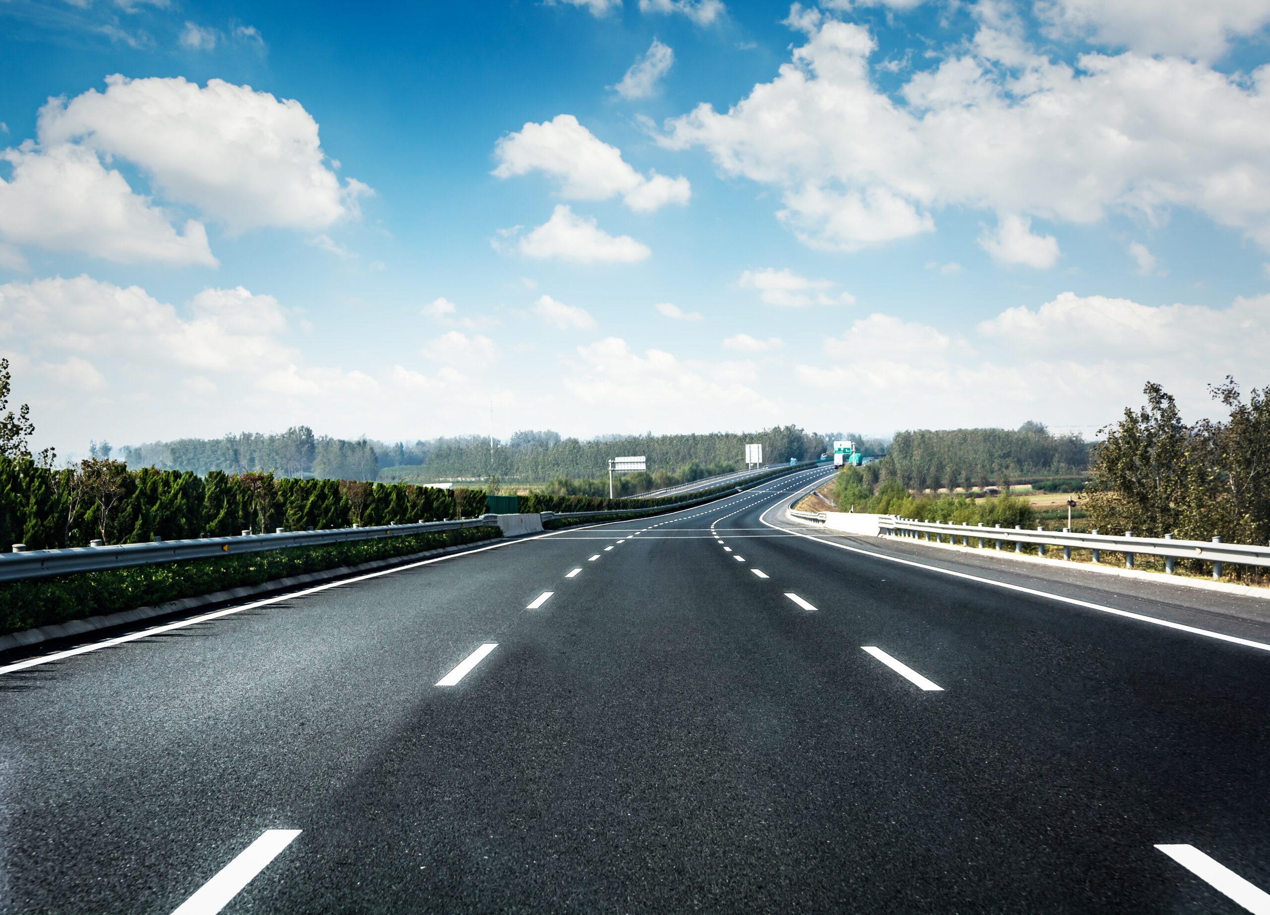 Consórcio Rota da Liberdade vence leilão e ficará responsável pela concessão da Via Liberdade, com investimentos de R$ 5 bilhões para a duplicação e melhorias de 190 km de rodovias em Minas Gerais