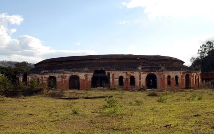 rotunda-ferroviária-de-Ribeirão-Vermelho Construída entre 1895 e 1897, a rotunda ferroviária tem 75 metros de diâmetro e foi erguida com materiais importados da Escócia e da França