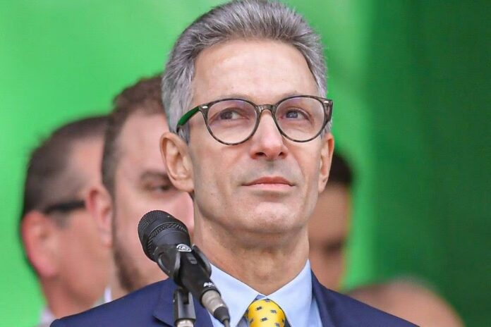 A Polícia Federal investiga o primeiro escalão do governo Zema por fraudes em licenciamentos ambientais relacionados à mineração em Minas Gerais. A operação revela esquemas de corrupção envolvendo altos funcionários públicos e políticos