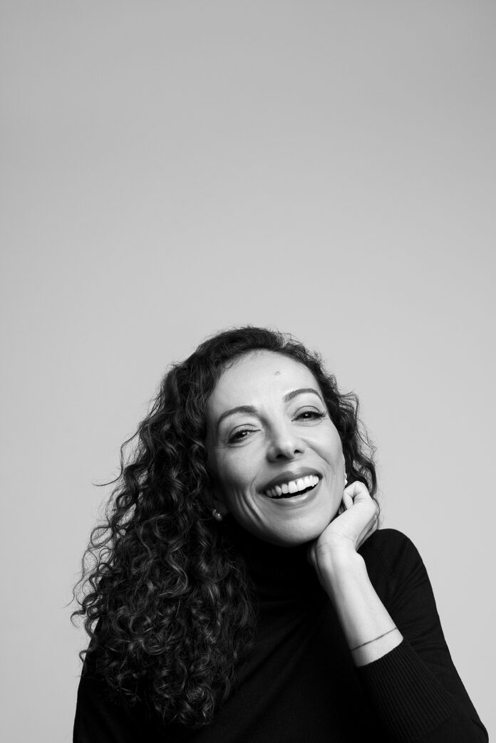 Ana Cunha é a nova diretora de Assuntos Corporativos e Sustentabilidade da Anglo American no Brasil. Com 27 anos de experiência no setor mineral, ela lidera a promoção de práticas responsáveis e inclusivas, focando em sustentabilidade, diversidade e diálogo com comunidades e stakeholders