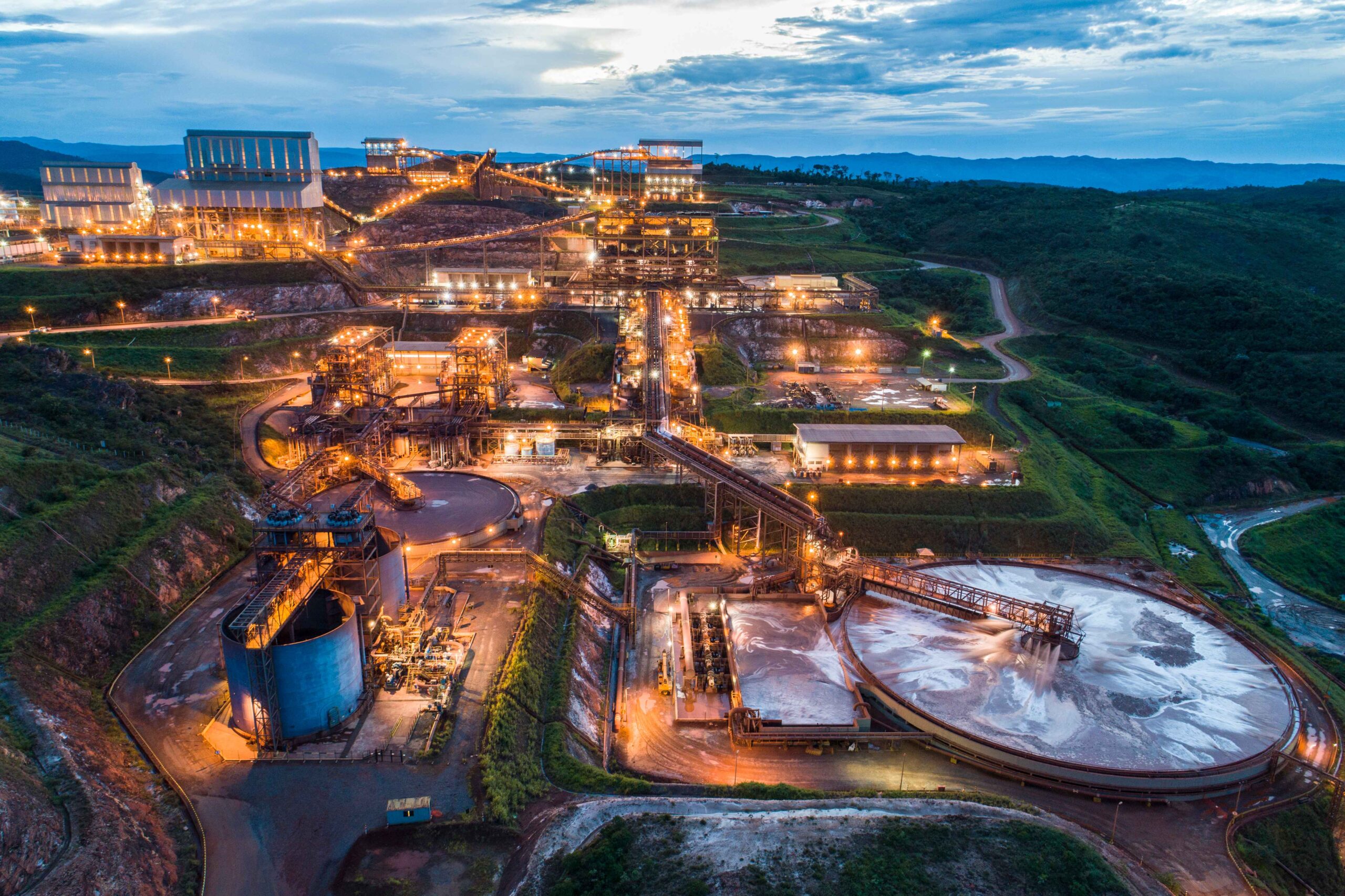 Anglo American - Minas-Rio A Anglo American eleva sua projeção de produção de minério de ferro premium do Sistema Minas-Rio para 2025, após sólidos resultados operacionais e conclusão bem-sucedida das inspeções do mineroduto.