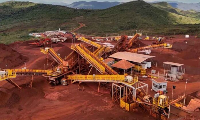 Cedro Mineração Cedro Mineração investirá R$ 3,5 bilhões em nova unidade de processamento de minério verde em Mariana (MG), com previsão de operação em 2028. O projeto visa aumentar a produção e reduzir as emissões de carbono no setor siderúrgico