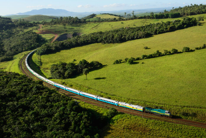 Estrada de Ferro Vitória a Minas Gustavo Pimenta, CEO da Vale, revela em painel no Pedra Azul Summit 2025 que a Estrada de Ferro Vitória a Minas tem 40 milhões de toneladas de capacidade ociosa e planeja otimizar seu uso