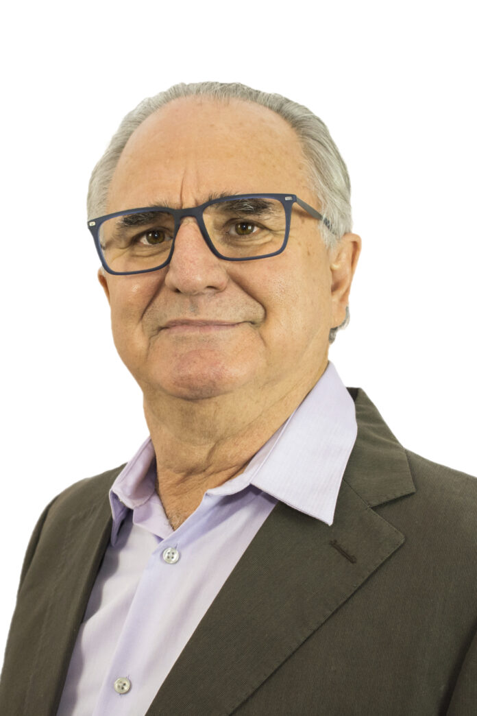 Prefeito de João Monlevade assina decreto que limita despesas da Prefeitura até 2025, com foco na contenção de custos, revisão de contratos e redução de 30% em compras e serviços