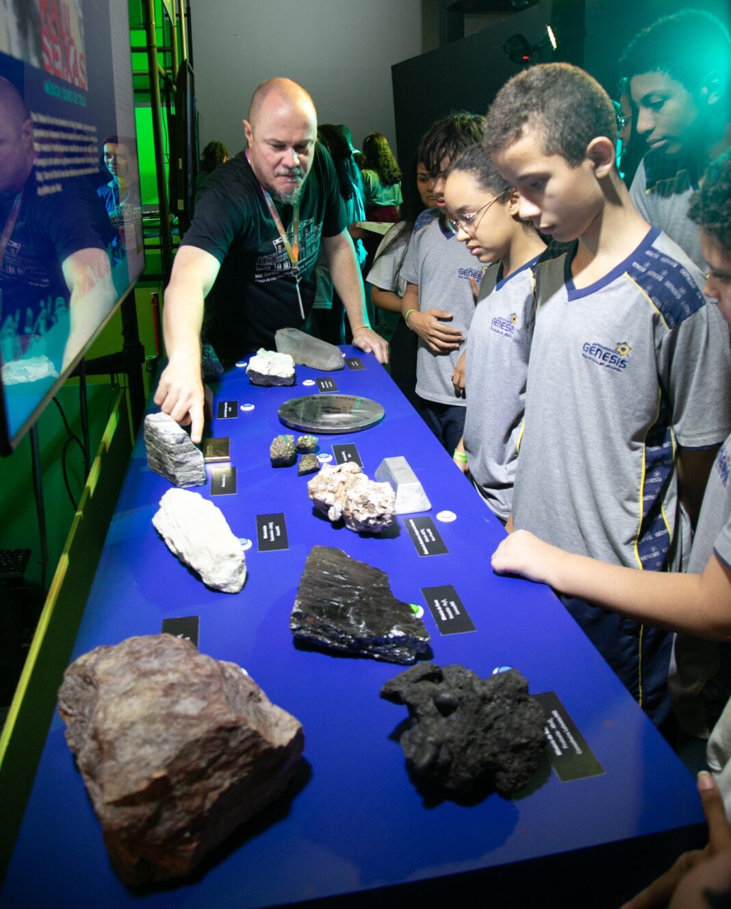 A EXPOSIBRAM 2025 traz o Mineramundo, um espaço interativo para estudantes, com atividades educativas sobre mineração. De 27 a 30 de outubro em Salvador, o evento promete atrair mais de 30 mil participantes e abordar temas como inovação e sustentabilidade no setor